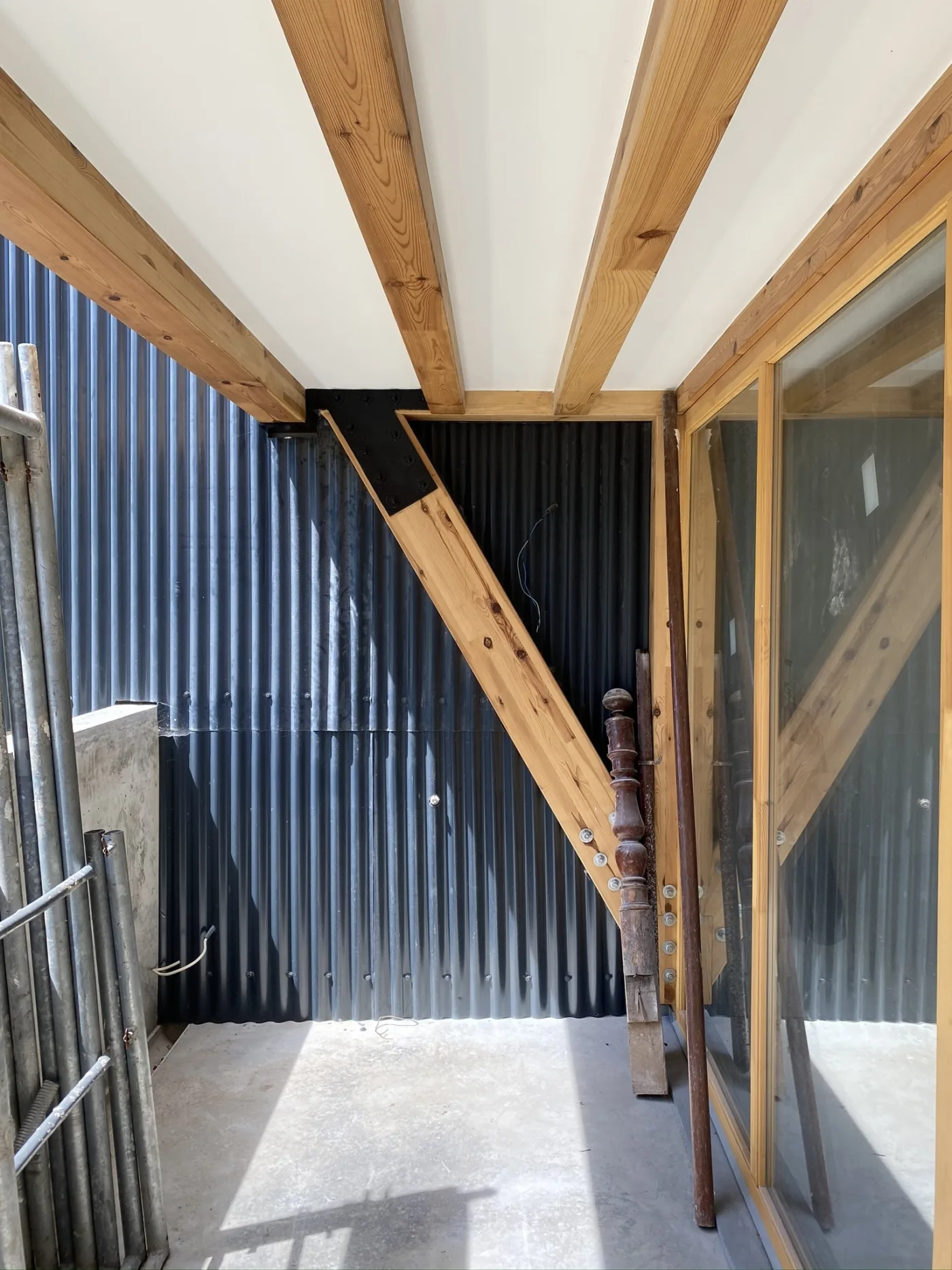 Reabilitação estrutura de madeira betão edificio residencial timber concret composite single family building 06