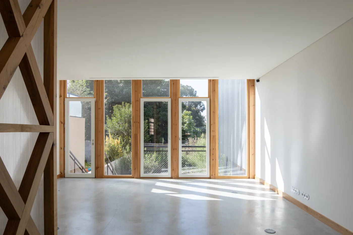 Reabilitacao estrutura de madeira betao edificio residencial timber concret composite single family building 03