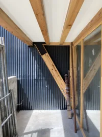 Reabilitação estrutura de madeira betão edificio residencial timber concret composite single family building 06